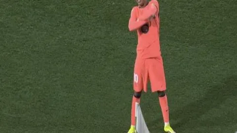 “副班长连败六轮士气不振，客场挑战能否逆袭打破颓势魔咒？”